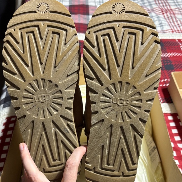 UGG Chestnut Shearling Winter Boots - Picture 2 of 4